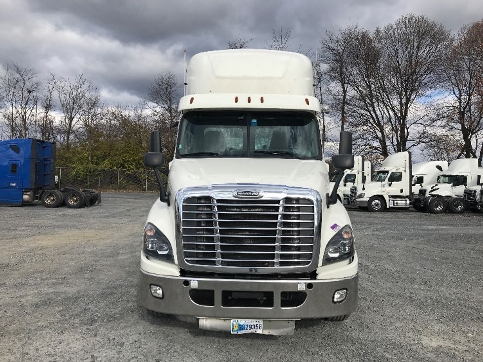 Day Cab Tractor-Heavy Duty Tractors-Freightliner-2019-Cascadia 12564ST-Cleona-PA-518,859\n\t\tmiles-$ 30,750 - Image 2
