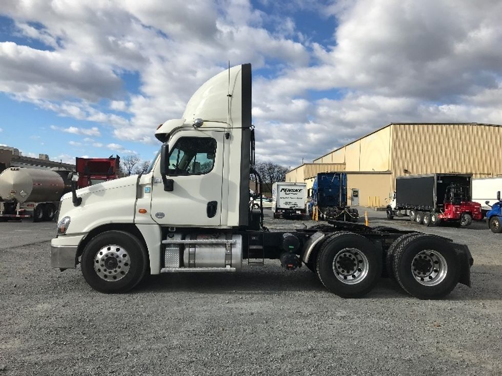 Day Cab Tractor-Heavy Duty Tractors-Freightliner-2019-Cascadia 12564ST-Cleona-PA-518,859\n\t\tmiles-$ 30,750 - Image 4