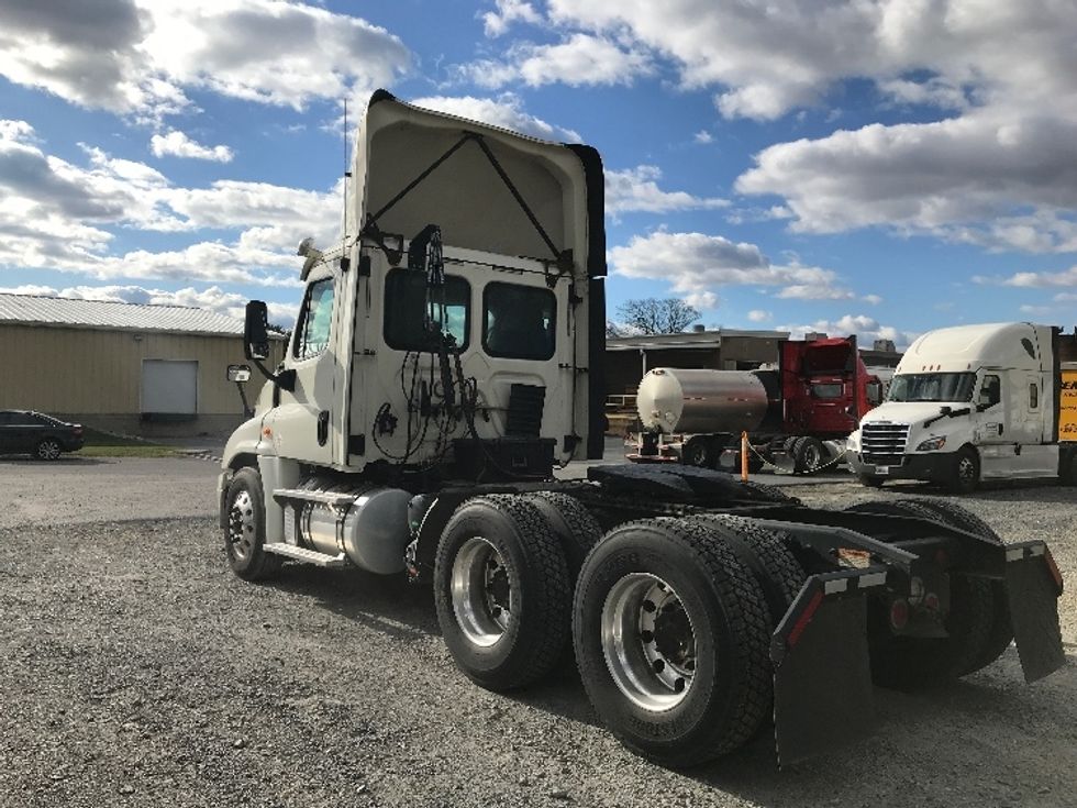 Day Cab Tractor-Heavy Duty Tractors-Freightliner-2019-Cascadia 12564ST-Cleona-PA-518,859\n\t\tmiles-$ 30,750 - Image 5