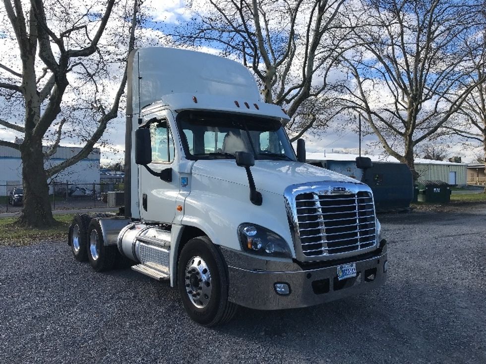 Day Cab Tractor-Heavy Duty Tractors-Freightliner-2019-Cascadia 12564ST-Cleona-PA-520,452\n\t\tmiles-$ 30,500 - Image 1