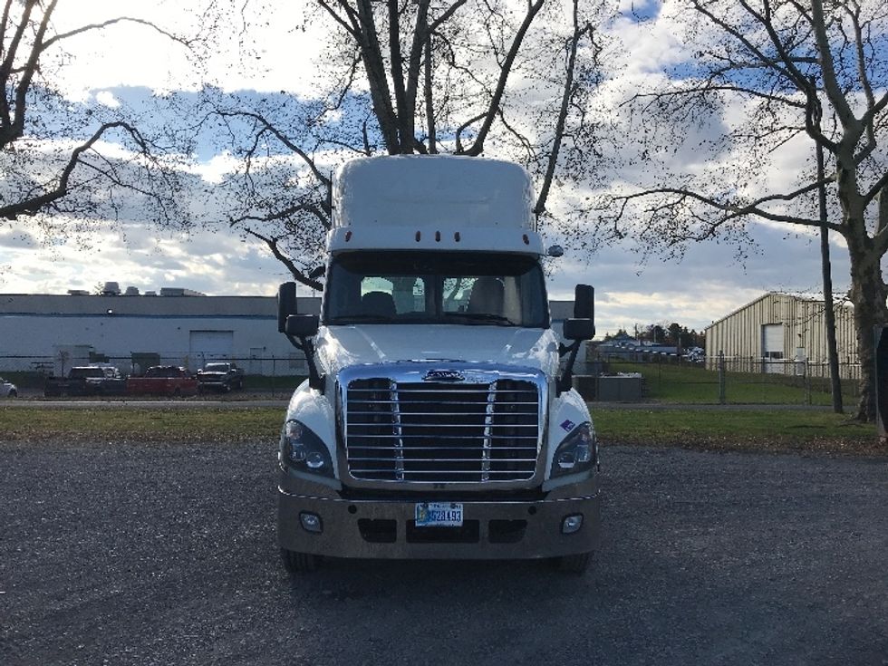 Day Cab Tractor-Heavy Duty Tractors-Freightliner-2019-Cascadia 12564ST-Cleona-PA-520,452\n\t\tmiles-$ 30,500 - Image 2