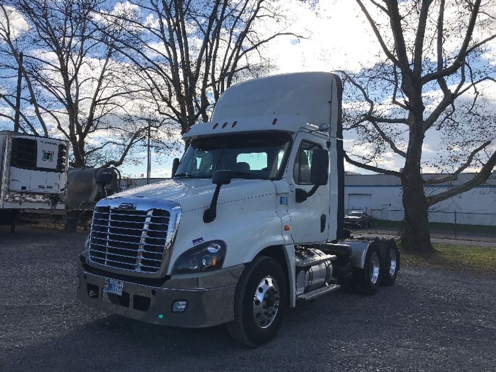 Day Cab Tractor-Heavy Duty Tractors-Freightliner-2019-Cascadia 12564ST-Cleona-PA-520,452\n\t\tmiles-$ 30,500 - Image 3