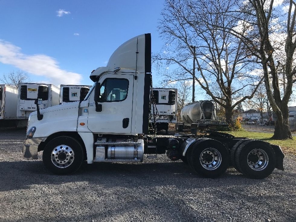 Day Cab Tractor-Heavy Duty Tractors-Freightliner-2019-Cascadia 12564ST-Cleona-PA-520,452\n\t\tmiles-$ 30,500 - Image 4