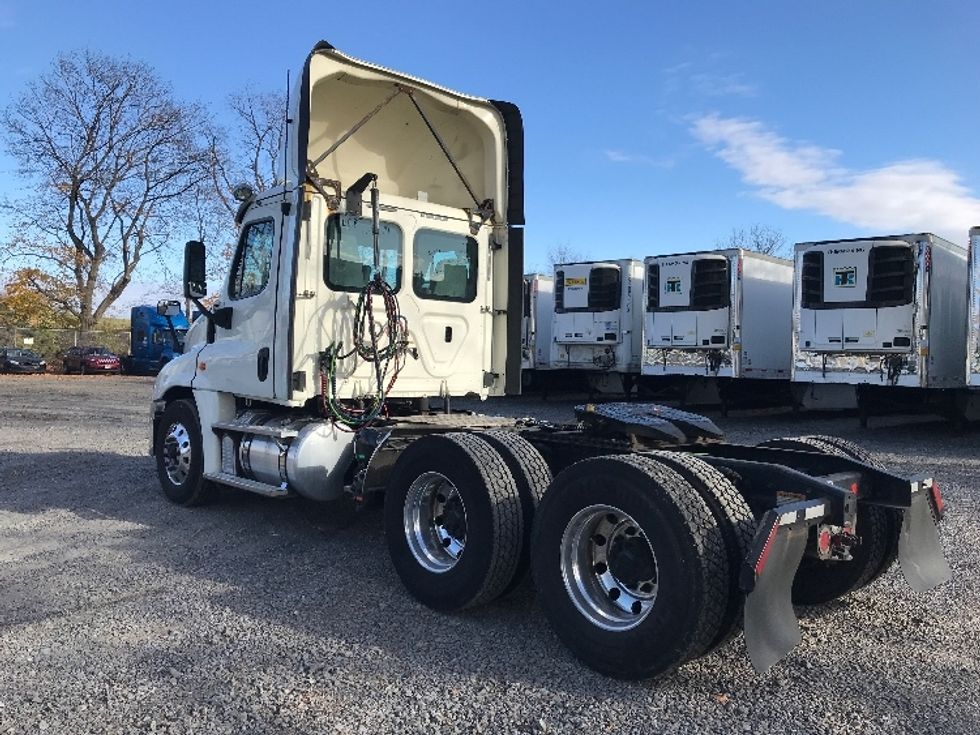 Day Cab Tractor-Heavy Duty Tractors-Freightliner-2019-Cascadia 12564ST-Cleona-PA-520,452\n\t\tmiles-$ 30,500 - Image 5