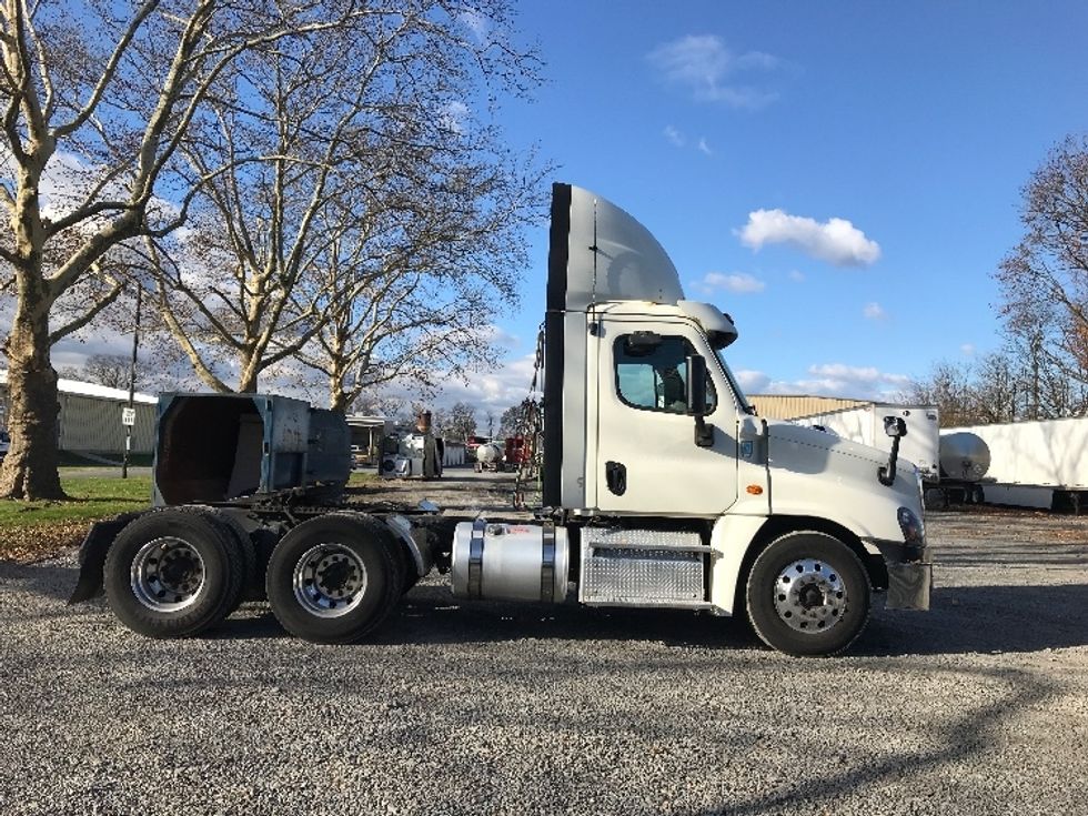 Day Cab Tractor-Heavy Duty Tractors-Freightliner-2019-Cascadia 12564ST-Cleona-PA-520,452\n\t\tmiles-$ 30,500 - Image 8