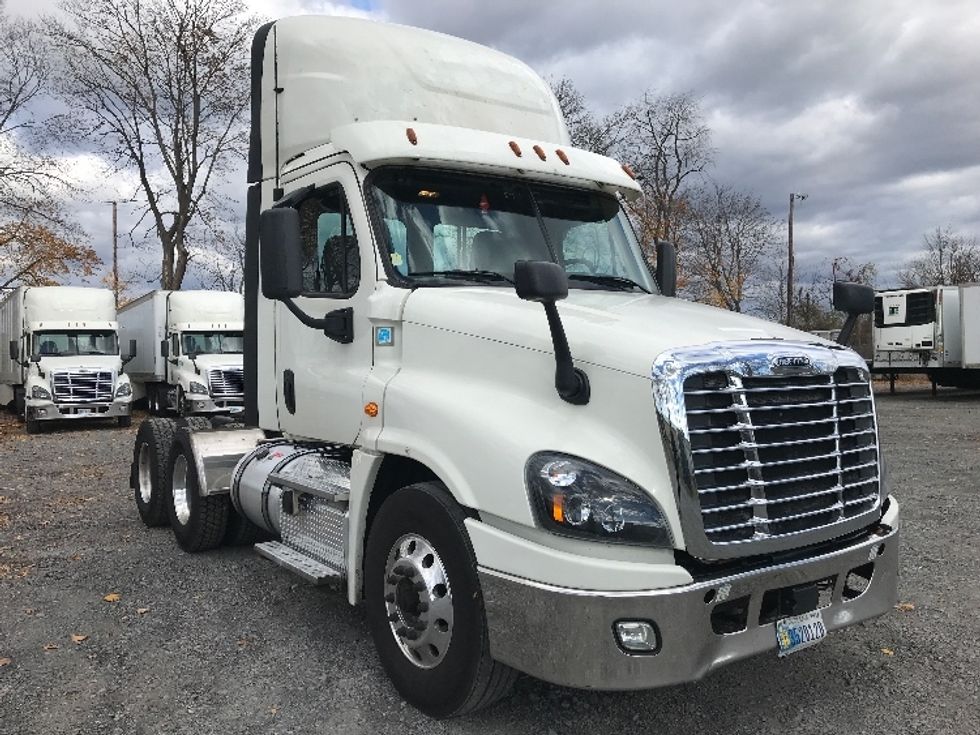 Day Cab Tractor-Heavy Duty Tractors-Freightliner-2019-Cascadia 12564ST-Cleona-PA-531,176\n\t\tmiles-$ 30,250 - Image 1
