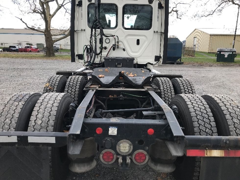 Day Cab Tractor-Heavy Duty Tractors-Freightliner-2019-Cascadia 12564ST-Cleona-PA-531,176\n\t\tmiles-$ 30,250 - Image 6