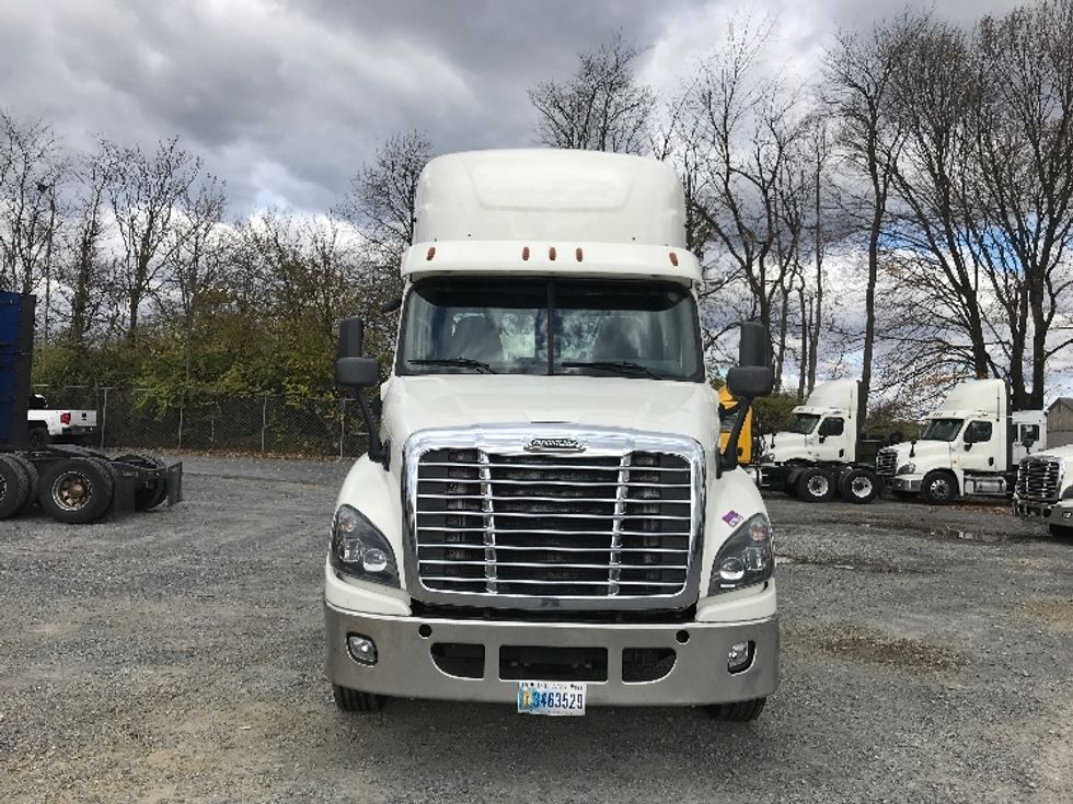 Day Cab Tractor-Heavy Duty Tractors-Freightliner-2019-Cascadia 12564ST-Cleona-PA-531,969\n\t\tmiles-$ 29,750 - Image 2