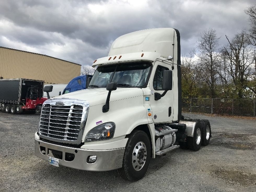 Day Cab Tractor-Heavy Duty Tractors-Freightliner-2019-Cascadia 12564ST-Cleona-PA-531,969\n\t\tmiles-$ 29,750 - Image 3