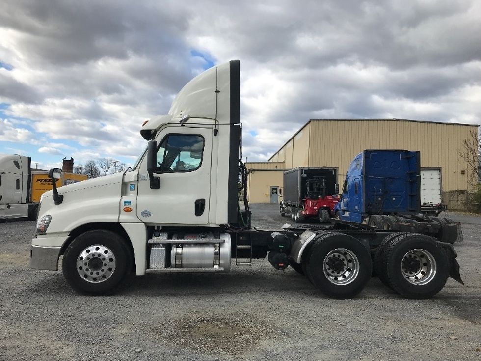 Day Cab Tractor-Heavy Duty Tractors-Freightliner-2019-Cascadia 12564ST-Cleona-PA-531,969\n\t\tmiles-$ 29,750 - Image 4