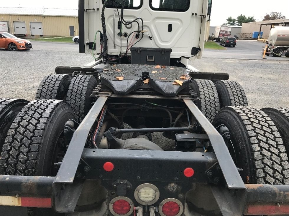 Day Cab Tractor-Heavy Duty Tractors-Freightliner-2019-Cascadia 12564ST-Cleona-PA-531,969\n\t\tmiles-$ 29,750 - Image 6