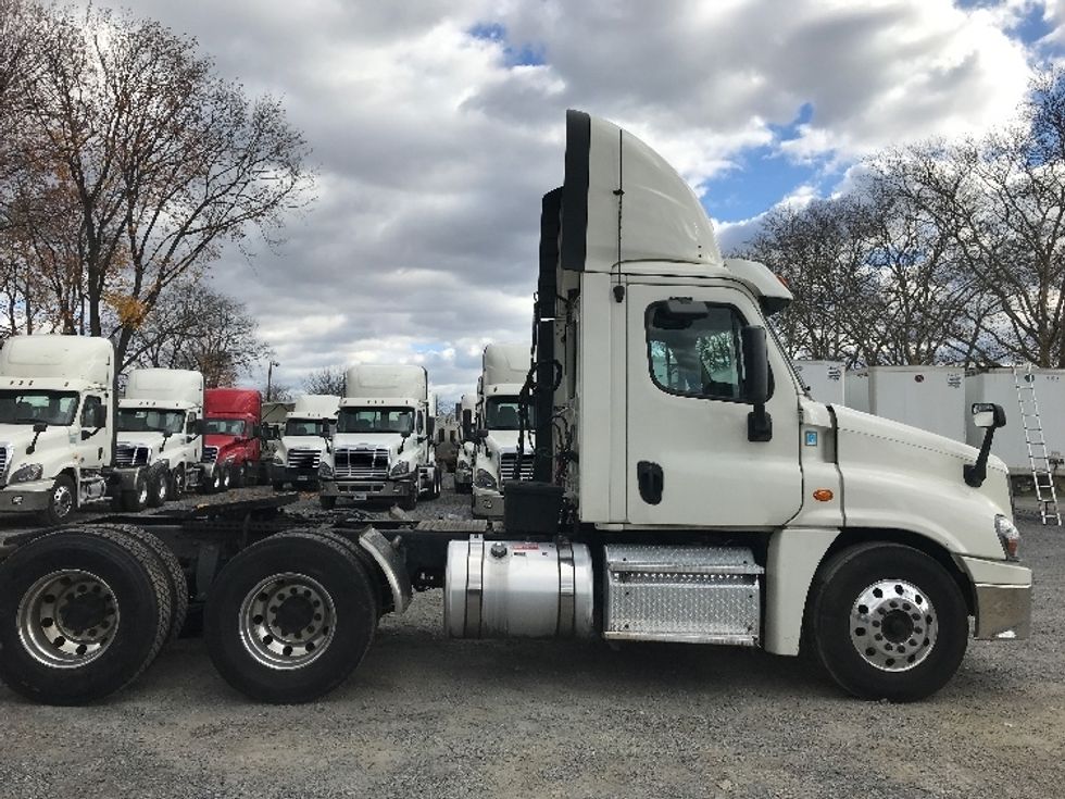 Day Cab Tractor-Heavy Duty Tractors-Freightliner-2019-Cascadia 12564ST-Cleona-PA-531,969\n\t\tmiles-$ 29,750 - Image 8