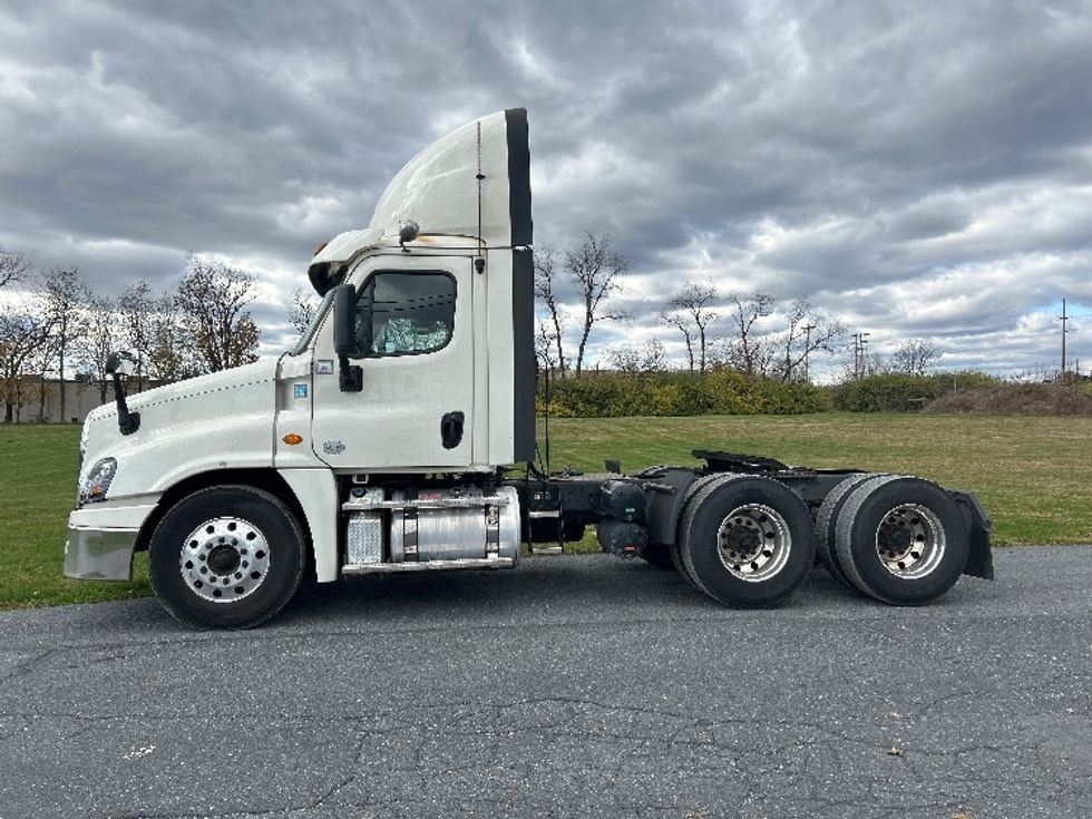 Day Cab Tractor-Heavy Duty Tractors-Freightliner-2019-Cascadia 12564ST-Cleona-PA-536,237\n\t\tmiles-$ 29,250 - Image 4