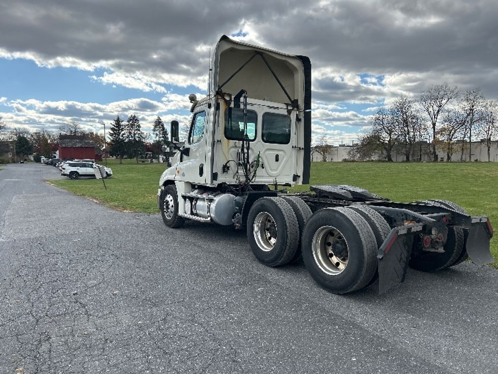 Day Cab Tractor-Heavy Duty Tractors-Freightliner-2019-Cascadia 12564ST-Cleona-PA-536,237\n\t\tmiles-$ 29,250 - Image 5
