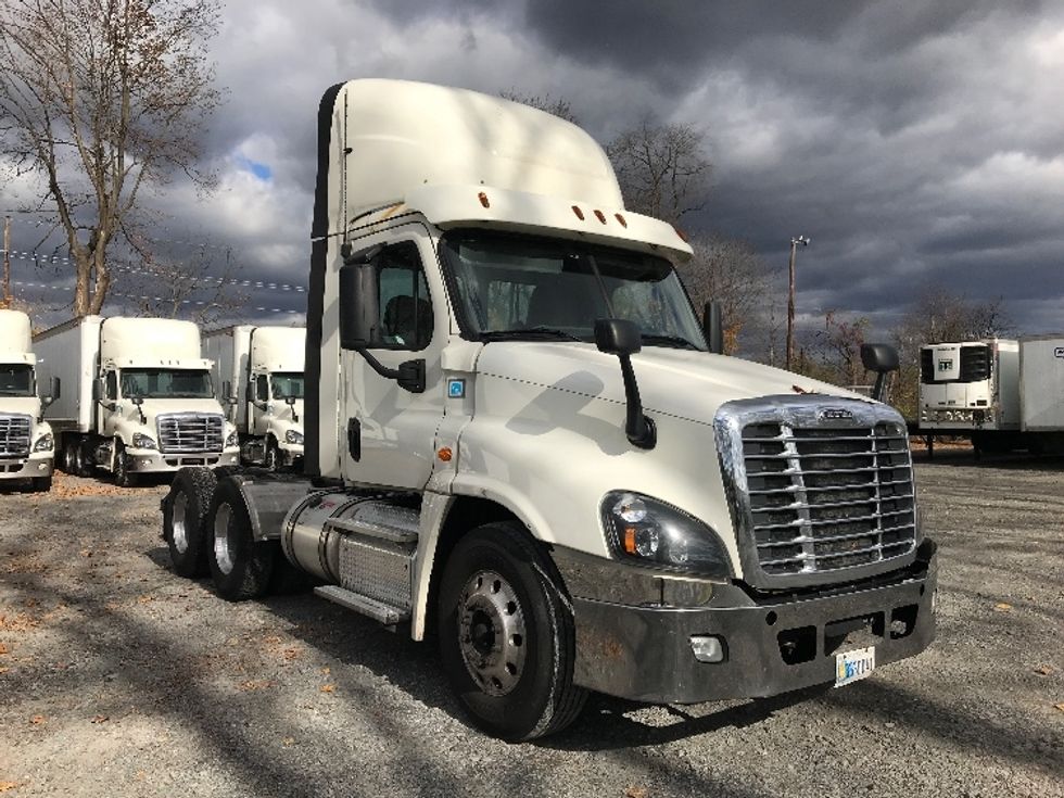 Day Cab Tractor-Heavy Duty Tractors-Freightliner-2019-Cascadia 12564ST-Cleona-PA-536,670\n\t\tmiles-$ 29,250 - Image 1
