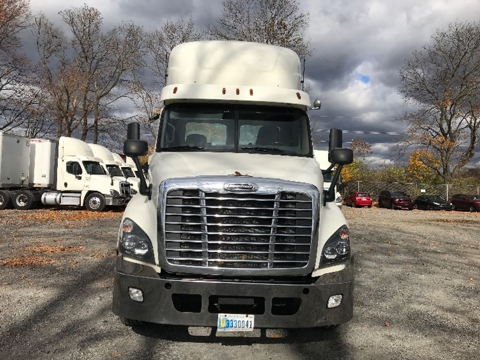 Day Cab Tractor-Heavy Duty Tractors-Freightliner-2019-Cascadia 12564ST-Cleona-PA-536,670\n\t\tmiles-$ 29,250 - Image 2