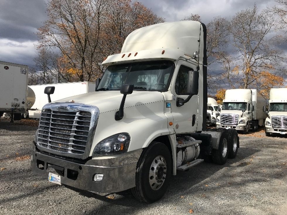 Day Cab Tractor-Heavy Duty Tractors-Freightliner-2019-Cascadia 12564ST-Cleona-PA-536,670\n\t\tmiles-$ 29,250 - Image 3