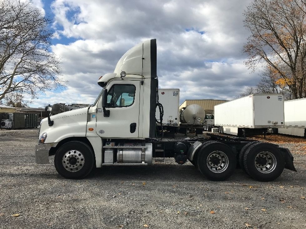 Day Cab Tractor-Heavy Duty Tractors-Freightliner-2019-Cascadia 12564ST-Cleona-PA-536,670\n\t\tmiles-$ 29,250 - Image 4