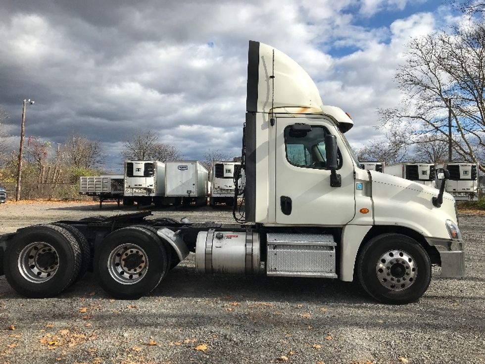 Day Cab Tractor-Heavy Duty Tractors-Freightliner-2019-Cascadia 12564ST-Cleona-PA-536,670\n\t\tmiles-$ 29,250 - Image 8
