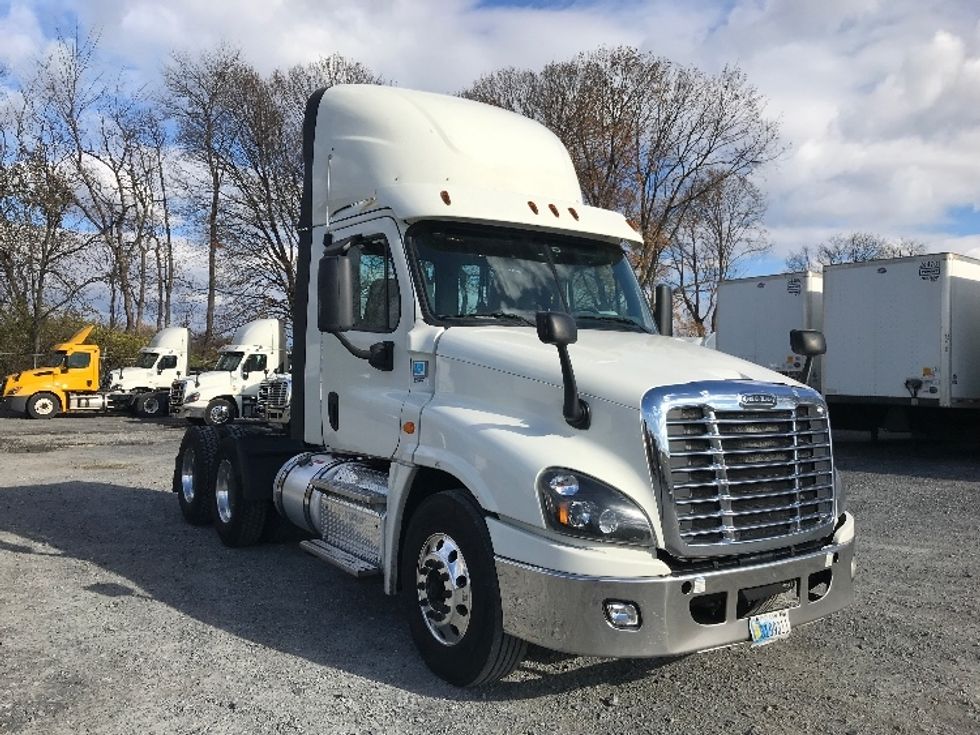 Day Cab Tractor-Heavy Duty Tractors-Freightliner-2019-Cascadia 12564ST-Cleona-PA-539,153\n\t\tmiles-$ 29,000 - Image 1