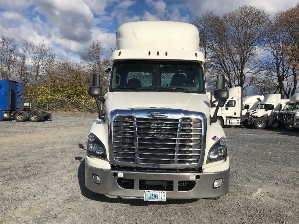 Day Cab Tractor-Heavy Duty Tractors-Freightliner-2019-Cascadia 12564ST-Cleona-PA-539,153\n\t\tmiles-$ 29,000 - Image 2