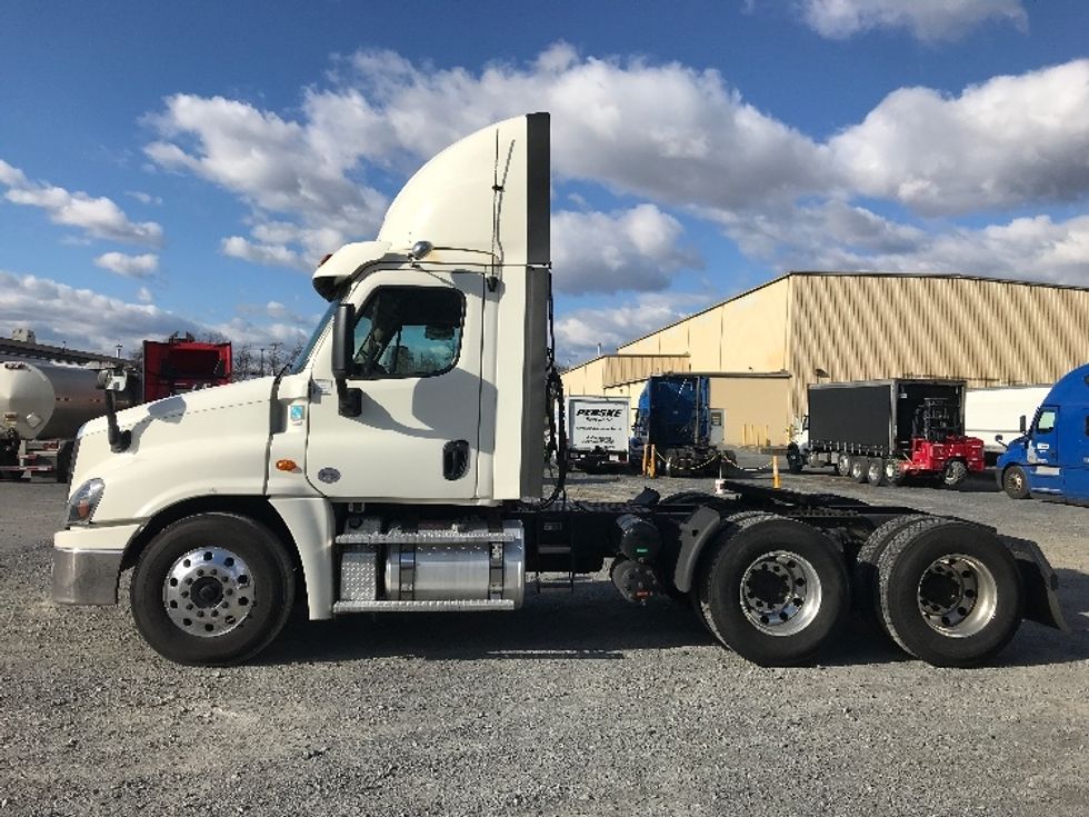 Day Cab Tractor-Heavy Duty Tractors-Freightliner-2019-Cascadia 12564ST-Cleona-PA-539,153\n\t\tmiles-$ 29,000 - Image 4