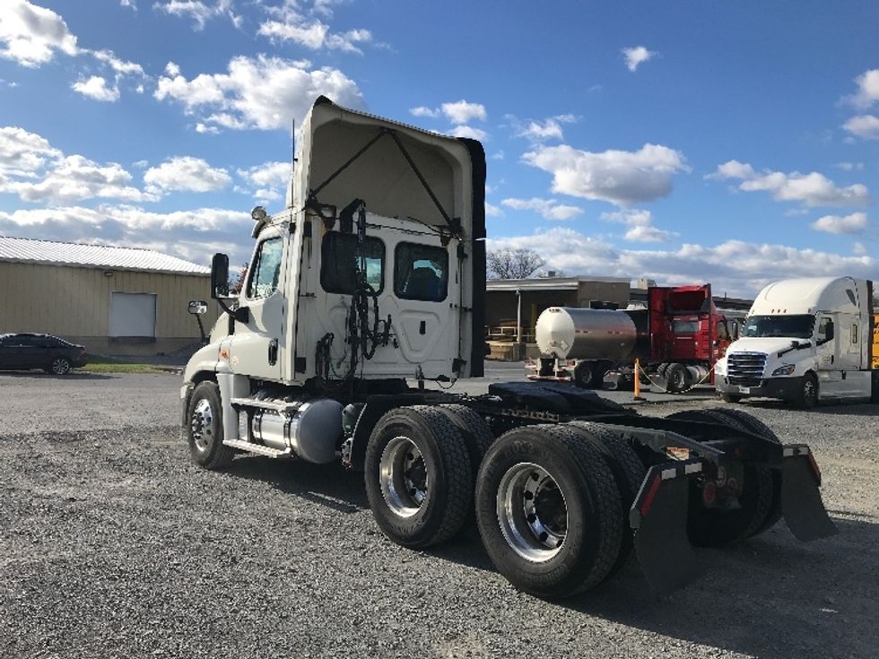 Day Cab Tractor-Heavy Duty Tractors-Freightliner-2019-Cascadia 12564ST-Cleona-PA-539,153\n\t\tmiles-$ 29,000 - Image 5