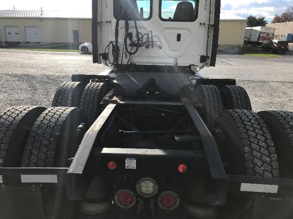 Day Cab Tractor-Heavy Duty Tractors-Freightliner-2019-Cascadia 12564ST-Cleona-PA-539,153\n\t\tmiles-$ 29,000 - Image 6