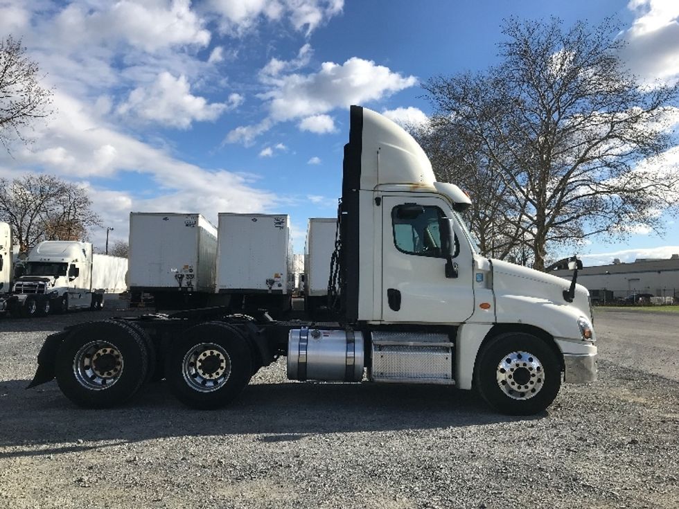 Day Cab Tractor-Heavy Duty Tractors-Freightliner-2019-Cascadia 12564ST-Cleona-PA-539,153\n\t\tmiles-$ 29,000 - Image 8
