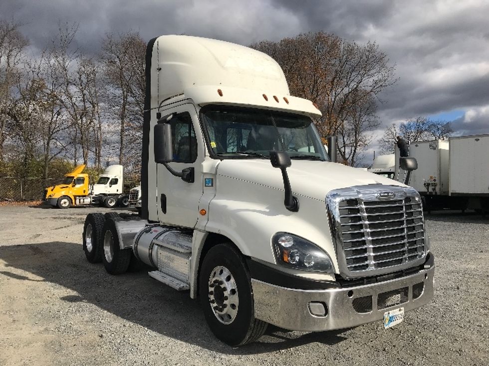 Day Cab Tractor-Heavy Duty Tractors-Freightliner-2019-Cascadia 12564ST-Cleona-PA-547,095\n\t\tmiles-$ 28,500 - Image 1