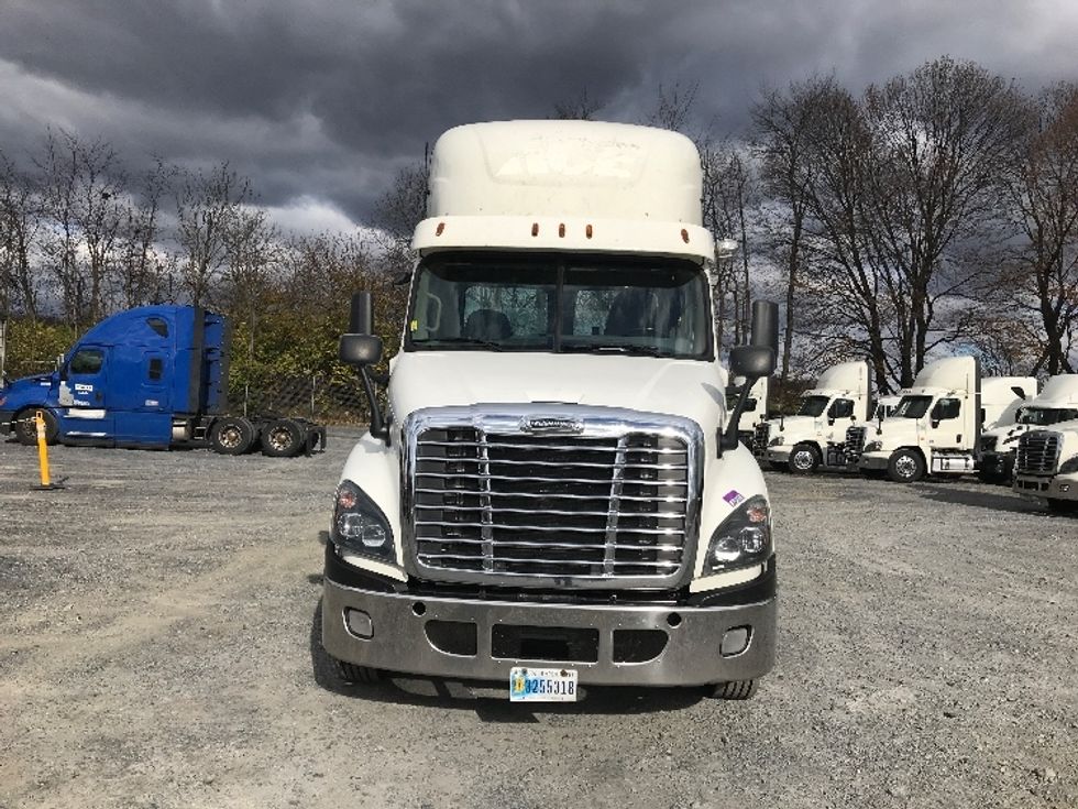 Day Cab Tractor-Heavy Duty Tractors-Freightliner-2019-Cascadia 12564ST-Cleona-PA-547,095\n\t\tmiles-$ 28,500 - Image 2