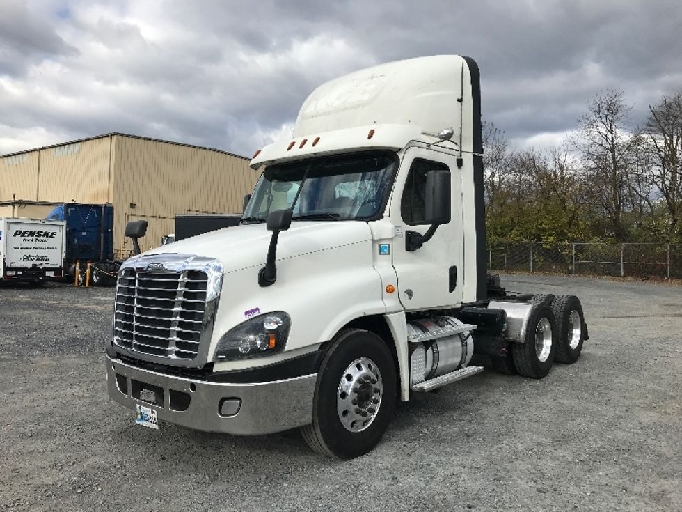 Day Cab Tractor-Heavy Duty Tractors-Freightliner-2019-Cascadia 12564ST-Cleona-PA-547,095\n\t\tmiles-$ 28,500 - Image 3