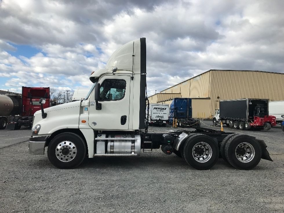 Day Cab Tractor-Heavy Duty Tractors-Freightliner-2019-Cascadia 12564ST-Cleona-PA-547,095\n\t\tmiles-$ 28,500 - Image 4