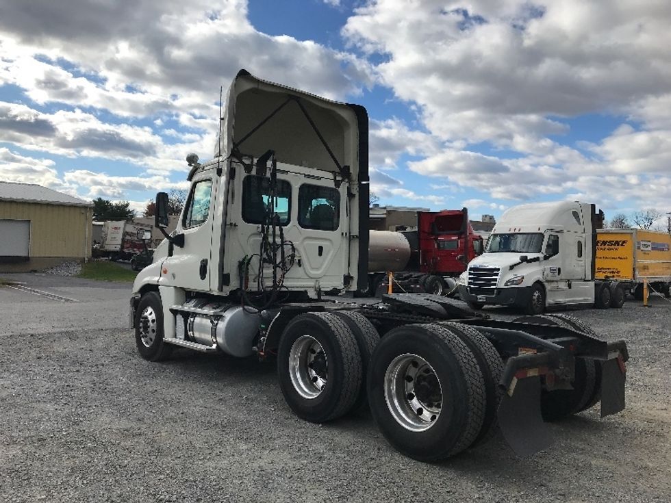 Day Cab Tractor-Heavy Duty Tractors-Freightliner-2019-Cascadia 12564ST-Cleona-PA-547,095\n\t\tmiles-$ 28,500 - Image 5
