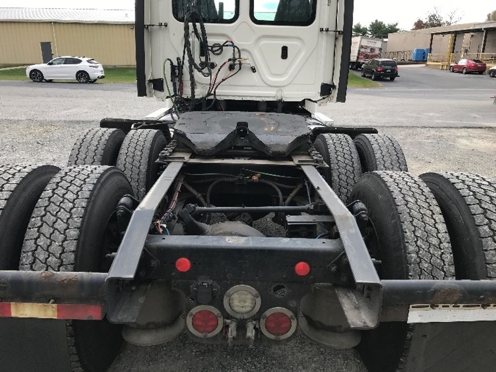 Day Cab Tractor-Heavy Duty Tractors-Freightliner-2019-Cascadia 12564ST-Cleona-PA-547,095\n\t\tmiles-$ 28,500 - Image 6