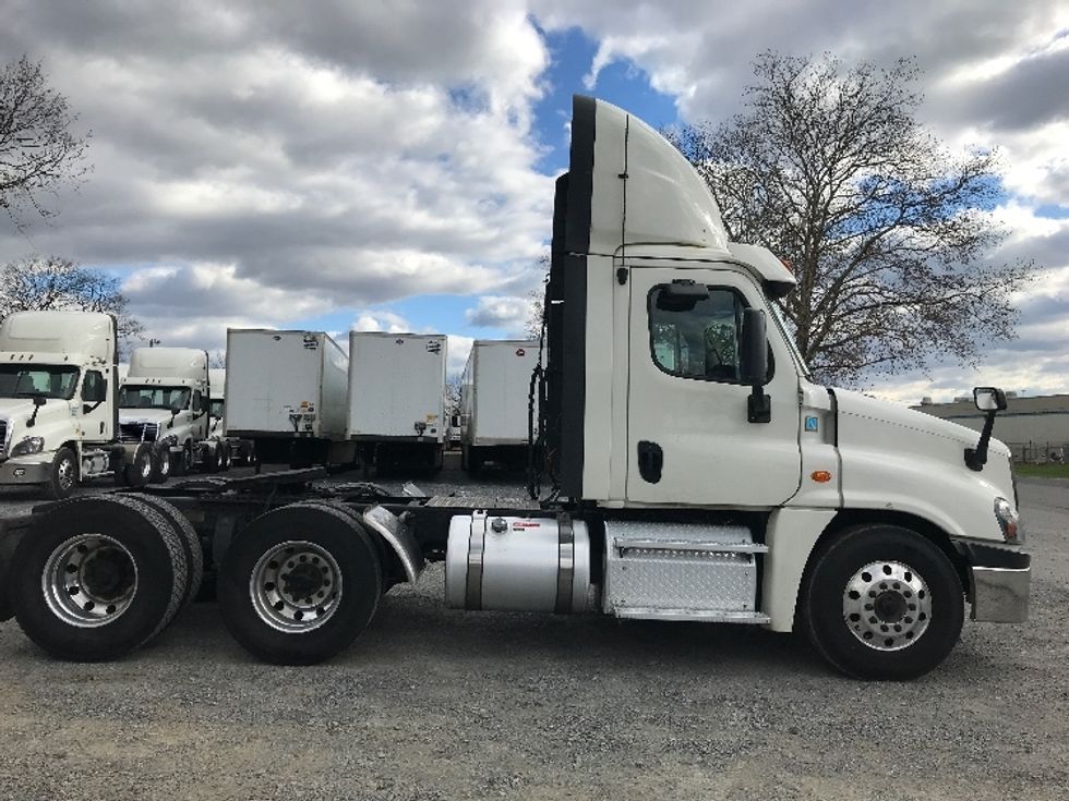 Day Cab Tractor-Heavy Duty Tractors-Freightliner-2019-Cascadia 12564ST-Cleona-PA-547,095\n\t\tmiles-$ 28,500 - Image 8