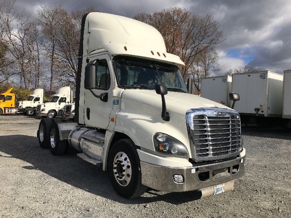 Day Cab Tractor-Heavy Duty Tractors-Freightliner-2019-Cascadia 12564ST-Cleona-PA-609,460\n\t\tmiles-$ 24,250 - Image 1
