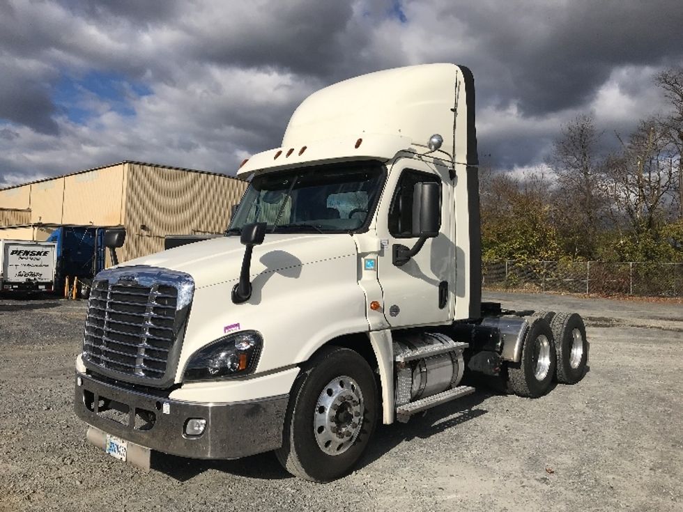 Day Cab Tractor-Heavy Duty Tractors-Freightliner-2019-Cascadia 12564ST-Cleona-PA-609,460\n\t\tmiles-$ 24,250 - Image 3