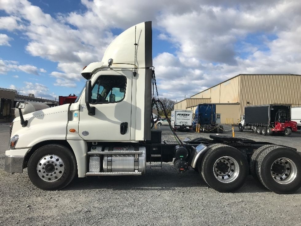 Day Cab Tractor-Heavy Duty Tractors-Freightliner-2019-Cascadia 12564ST-Cleona-PA-609,460\n\t\tmiles-$ 24,250 - Image 4