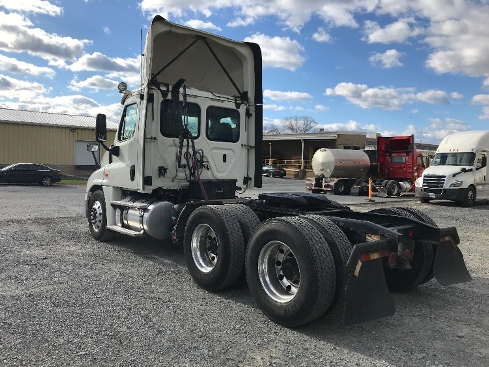 Day Cab Tractor-Heavy Duty Tractors-Freightliner-2019-Cascadia 12564ST-Cleona-PA-609,460\n\t\tmiles-$ 24,250 - Image 5