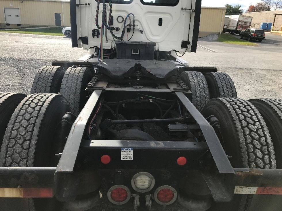 Day Cab Tractor-Heavy Duty Tractors-Freightliner-2019-Cascadia 12564ST-Cleona-PA-609,460\n\t\tmiles-$ 24,250 - Image 6