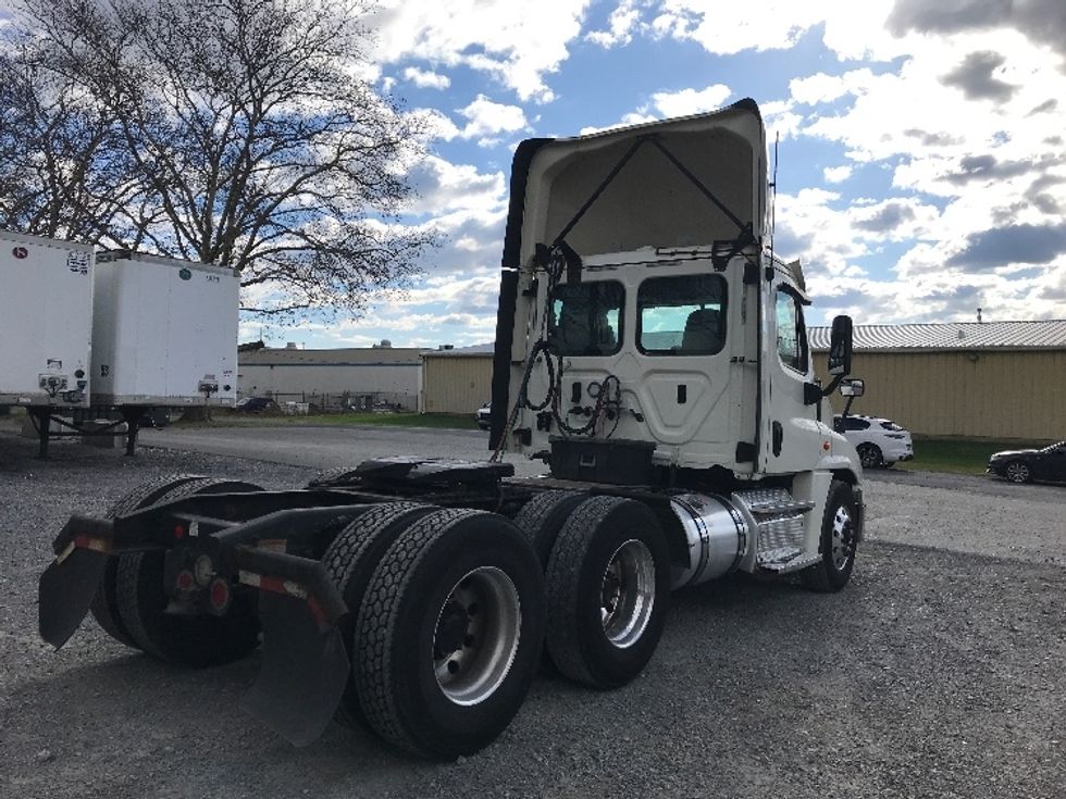 Day Cab Tractor-Heavy Duty Tractors-Freightliner-2019-Cascadia 12564ST-Cleona-PA-609,460\n\t\tmiles-$ 24,250 - Image 7