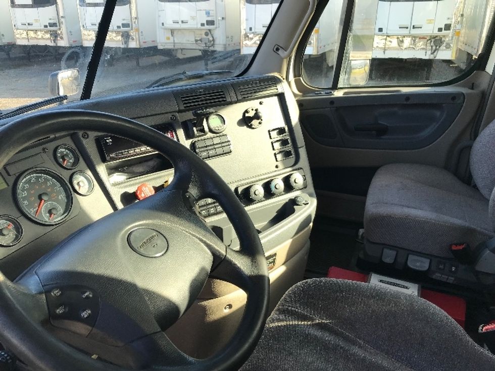 Day Cab Tractor-Heavy Duty Tractors-Freightliner-2019-Cascadia 12564ST-Cleona-PA-612,397\n\t\tmiles-$ 24,250 - Image 10