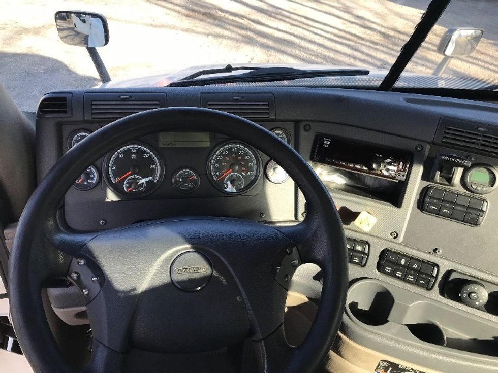 Day Cab Tractor-Heavy Duty Tractors-Freightliner-2019-Cascadia 12564ST-Cleona-PA-612,397\n\t\tmiles-$ 24,250 - Image 11