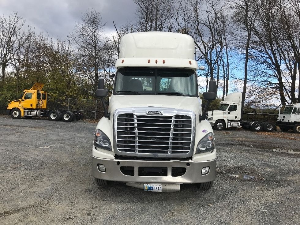 Day Cab Tractor-Heavy Duty Tractors-Freightliner-2019-Cascadia 12564ST-Cleona-PA-612,397\n\t\tmiles-$ 24,250 - Image 2