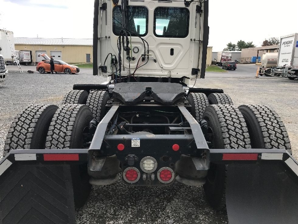 Day Cab Tractor-Heavy Duty Tractors-Freightliner-2019-Cascadia 12564ST-Cleona-PA-612,397\n\t\tmiles-$ 24,250 - Image 6