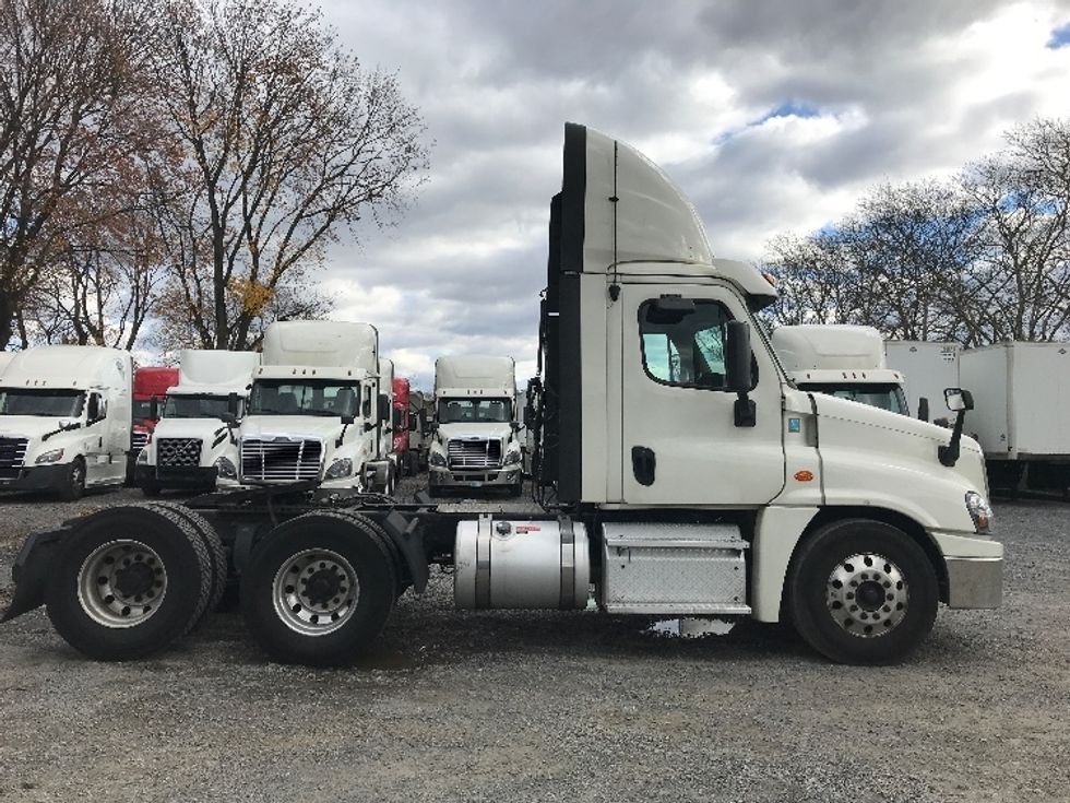 Day Cab Tractor-Heavy Duty Tractors-Freightliner-2019-Cascadia 12564ST-Cleona-PA-612,397\n\t\tmiles-$ 24,250 - Image 8