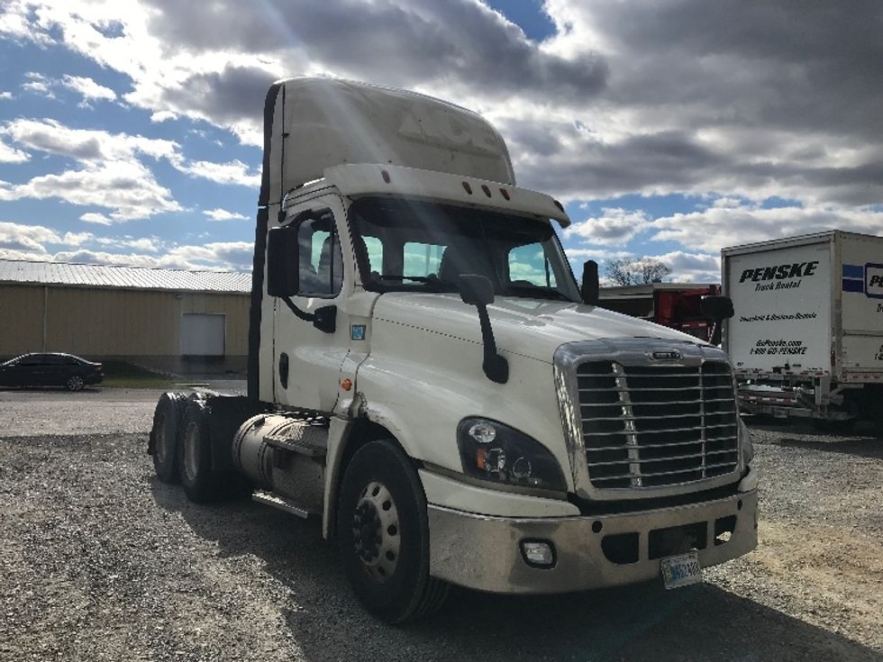 Day Cab Tractor-Heavy Duty Tractors-Freightliner-2019-Cascadia 12564ST-Cleona-PA-732,412\n\t\tmiles-$ 24,250 - Image 1