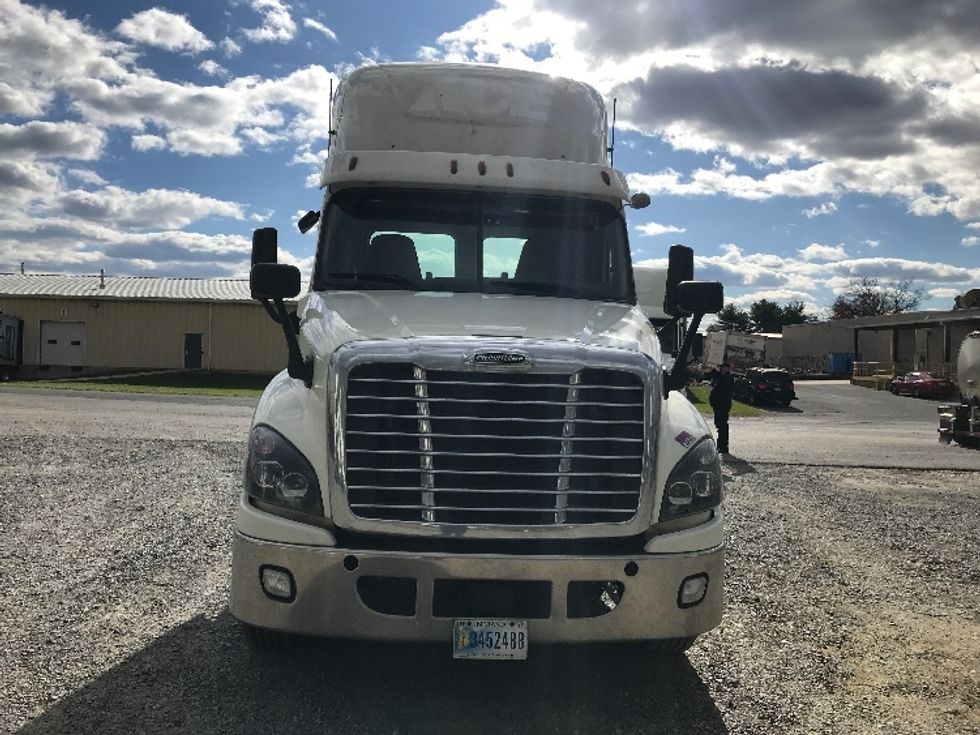 Day Cab Tractor-Heavy Duty Tractors-Freightliner-2019-Cascadia 12564ST-Cleona-PA-732,412\n\t\tmiles-$ 24,250 - Image 2