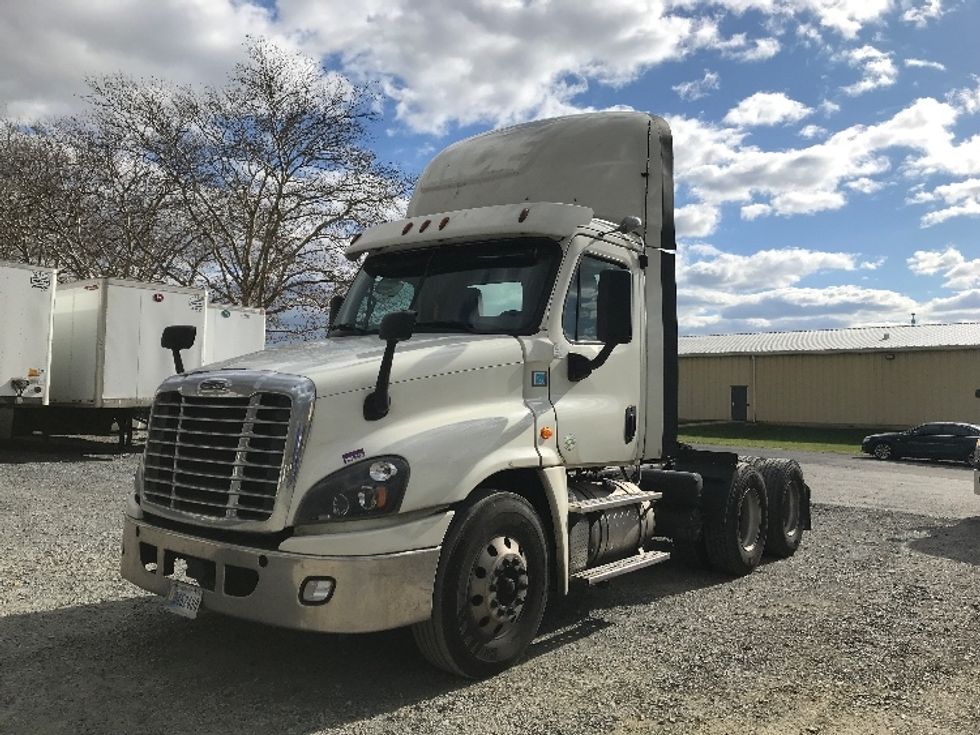 Day Cab Tractor-Heavy Duty Tractors-Freightliner-2019-Cascadia 12564ST-Cleona-PA-732,412\n\t\tmiles-$ 24,250 - Image 3